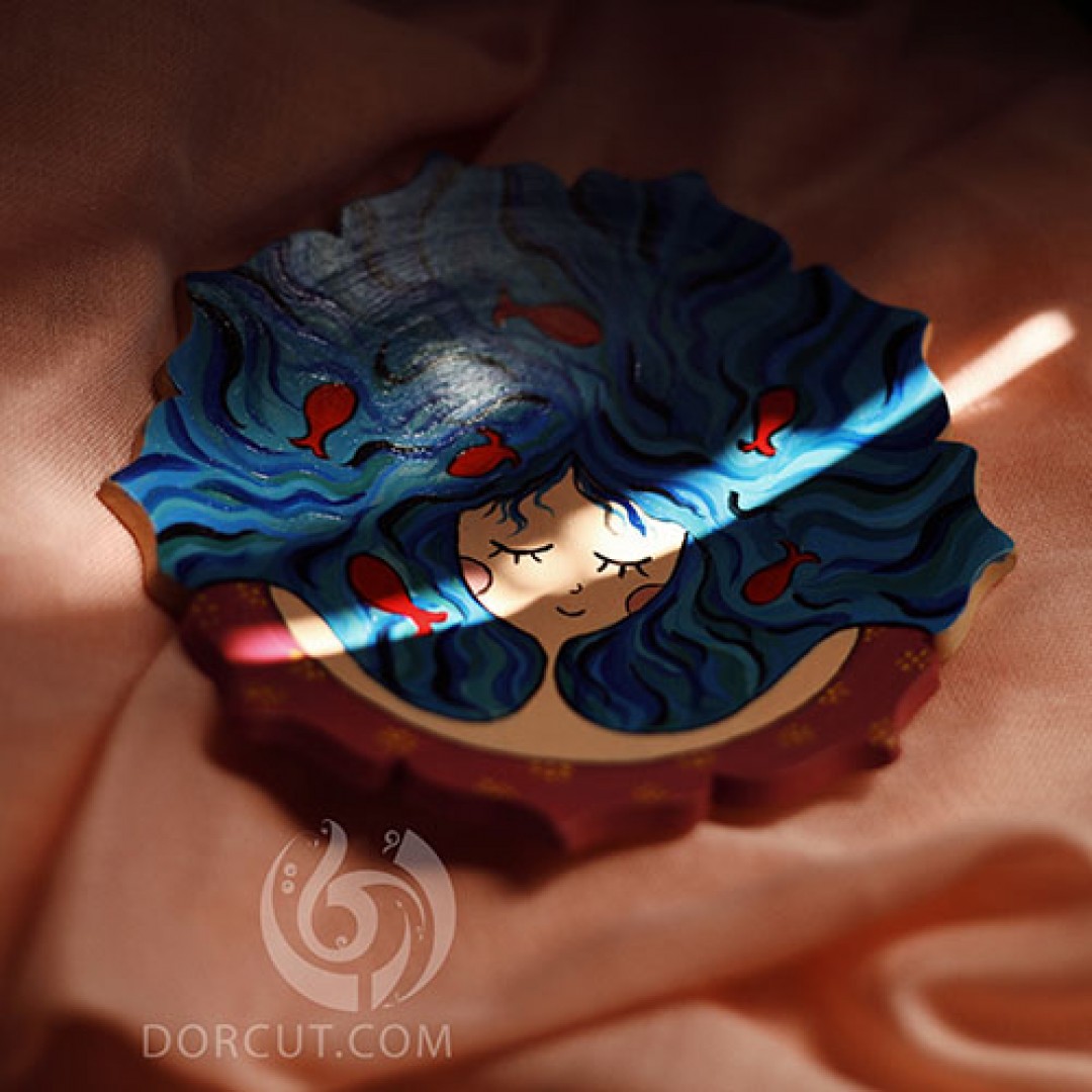 دیوارکوب دخترک و ماهی - دیوارکوب - سفالی